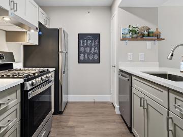 2 BR, 2 BA Apartment 2215 Lakeside Place Unit 14 206, Corona, CA 92879