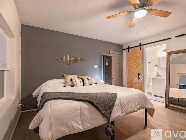 2 BR, 2 BA Apartment 221 Girard Boulevard Southeast, Unit 2 Furnished, Albuquerque, NM 87106
