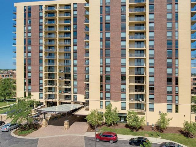 2 BR, 2 BA Apartment 2233 South Highland Ave, Lombard, IL 60148