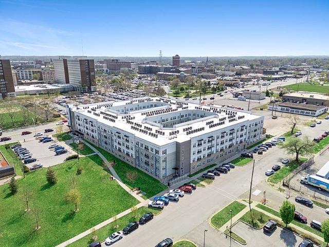 2 BR, 2 BA Apartment 224 North 3rd Street Unit Private Priced By Bed, Terre Haute, IN 47807