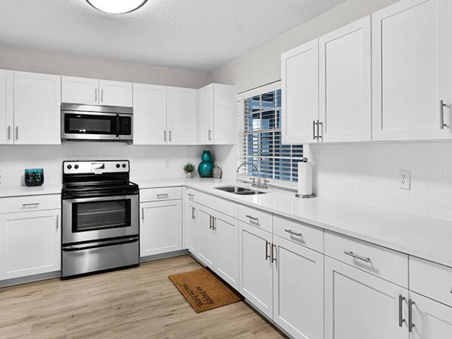 2 BR, 2 BA Apartment 225 E Edgewood Dr Unit 074, Lakeland, FL 33803