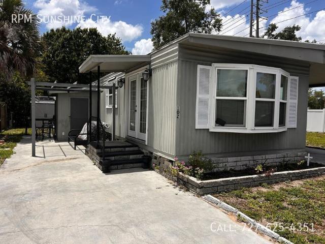 2 BR, 2 BA Apartment 2291 E Bay Drive, Largo, FL 33771