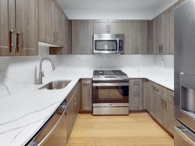 2 BR, 2 BA Apartment 22 N Front St Unit 3G, Philadelphia, PA 19106
