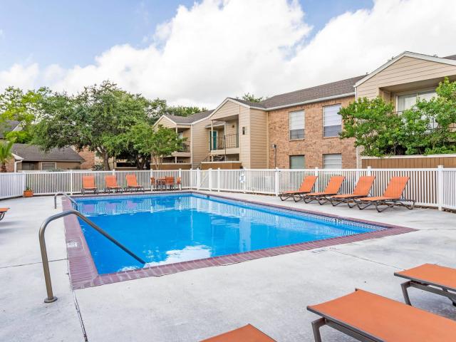 2 BR, 2 BA Apartment 2301 Broadmoor Dr Unit 004, Bryan, TX 77802