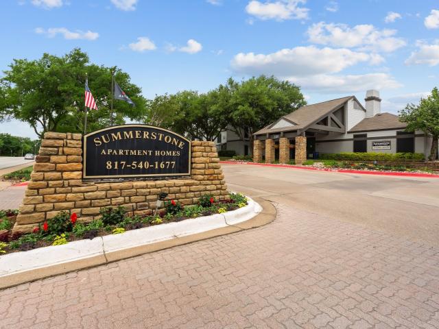 2 BR, 2 BA Apartment 2301 L Don Dodson Drive Unit 204, Bedford, TX 76021