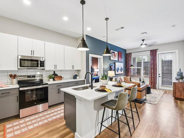 2 BR, 2 BA Apartment 2307 North Tryon Street Unit 109, Charlotte, NC 28206