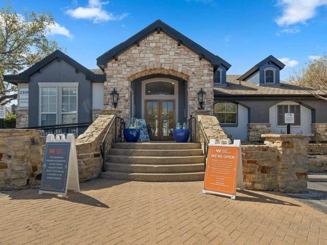 2 BR, 2 BA Apartment 2308 Fair Oaks Drive Unit 2001, Arlington, TX 76011
