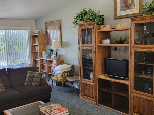 2 BR, 2 BA Apartment 230 E. Fallbrook Street Unit 2409, Fallbrook, CA 92028