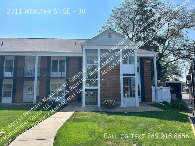 2 BR, 2 BA Apartment 2311 Wealthy St SE, Grand Rapids, MI 49506