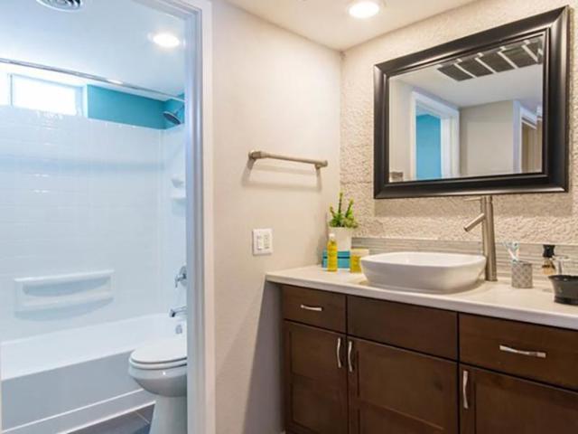 2 BR, 2 BA Apartment 2323 E Flower St Unit 225, Phoenix, AZ 85016