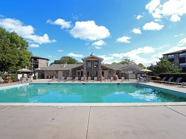 2 BR, 2 BA Apartment 232 Butterfield Drive Unit 320 34, Bloomingdale, IL 60108
