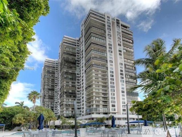 2 BR, 2 BA Apartment 2333 Brickell Ave, Unit 1115, Miami, FL 33129