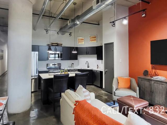 2 BR, 2 BA Apartment 2340 Polk St, Houston, TX 77003