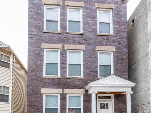 2 BR, 2 BA Apartment 2353 W 18th Pl Chicago, IL 60608