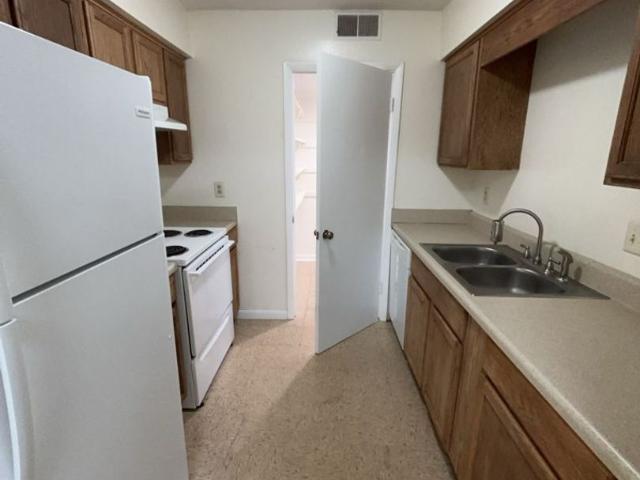 2 BR, 2 BA Apartment 235 Vinewood Rd, Mcminnville, TN 37110