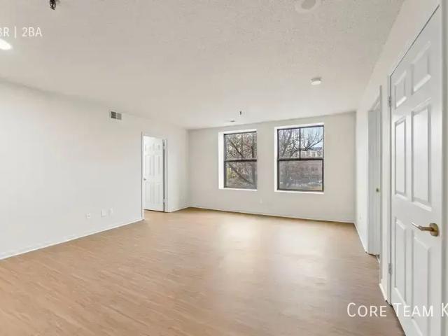 2 BR, 2 BA Apartment 235 Ward Pkwy, Kansas City, MO 64112