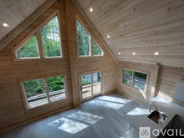 2 BR, 2 BA Apartment 2 Chase Ln, Brunswick, ME 04011