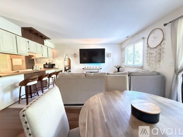 2 BR, 2 BA Apartment 2 Sunrise Drive, Unit 5, Vernon Township, NJ 07462