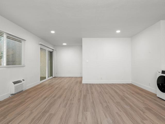 2 BR, 2 BA Apartment 340 S La Fayette Park Place Unit 307, Los Angeles, CA 90057
