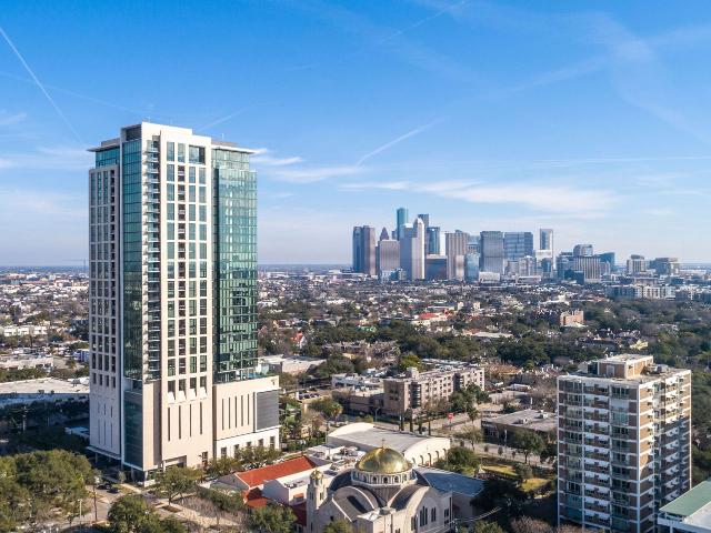 2 BR, 2 BA Apartment 3411 Yoakum Boulevard Unit 1801, Houston, TX 77006