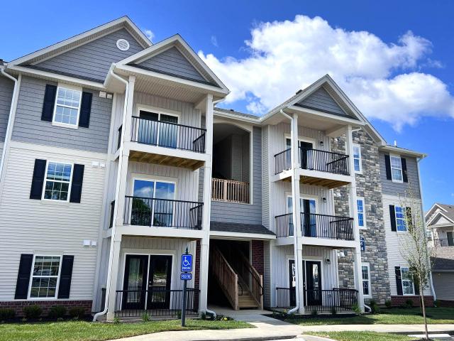 2 BR, 2 BA Apartment 3465 Hebron Station Drive Unit 3405204, Hebron, KY 41048