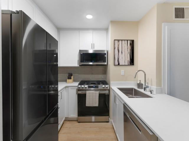 2 BR, 2 BA Apartment 350 South San Fernando Boulevard Unit 005 223, Burbank, CA 91502