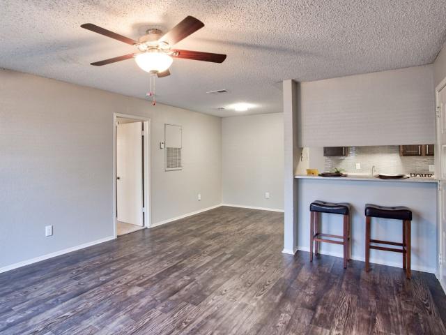 2 BR, 2 BA Apartment 355 NW Hillery St Unit 113, Burleson, TX 76028