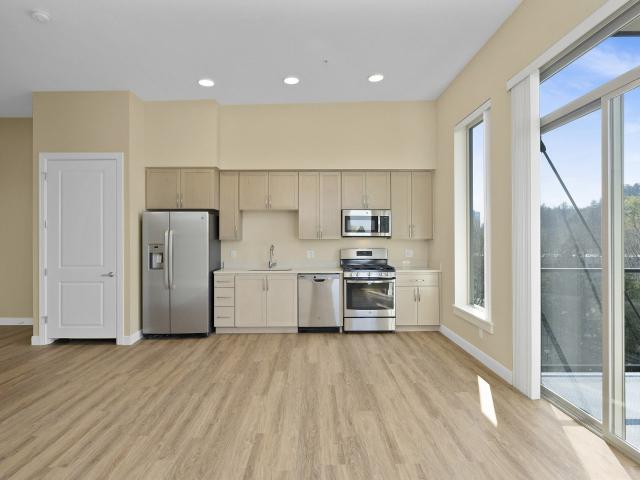 2 BR, 2 BA Apartment 35 Club Rd Unit 423, Eugene, OR 97401