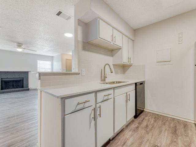 2 BR, 2 BA Apartment 3601 Pioneer Park Unit 215, Balch Springs, TX 75180