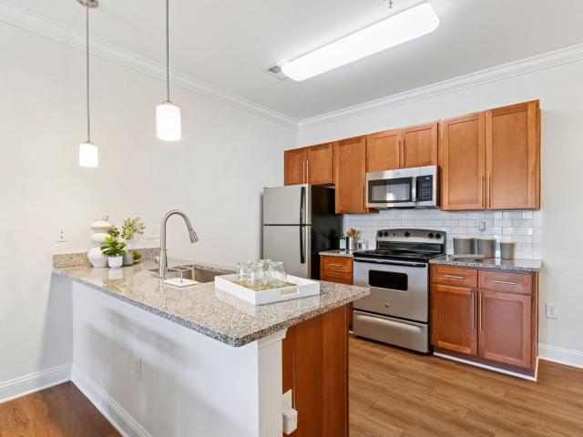 2 BR, 2 BA Apartment 3619 N Elm St Unit 2F, Greensboro, NC 27455