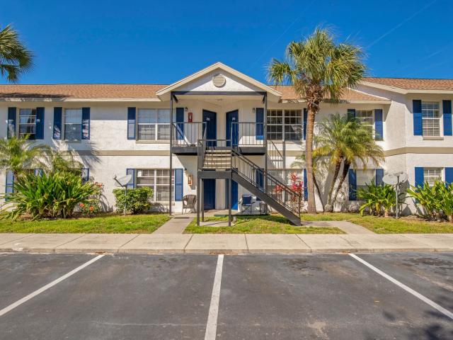 2 BR, 2 BA Apartment 3651 N. Goldenrod Rd Winter Park, FL 32792