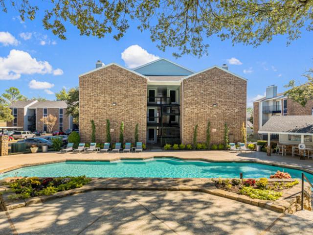 2 BR, 2 BA Apartment 3700 Valley View Lane Unit 18 1040, Irving, TX 75062