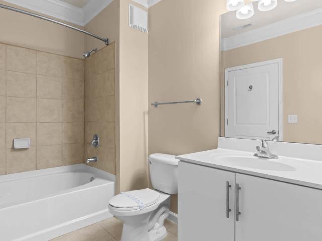 2 BR, 2 BA Apartment 370 East Diamond Avenue Unit 4055, Gaithersburg, MD 20877