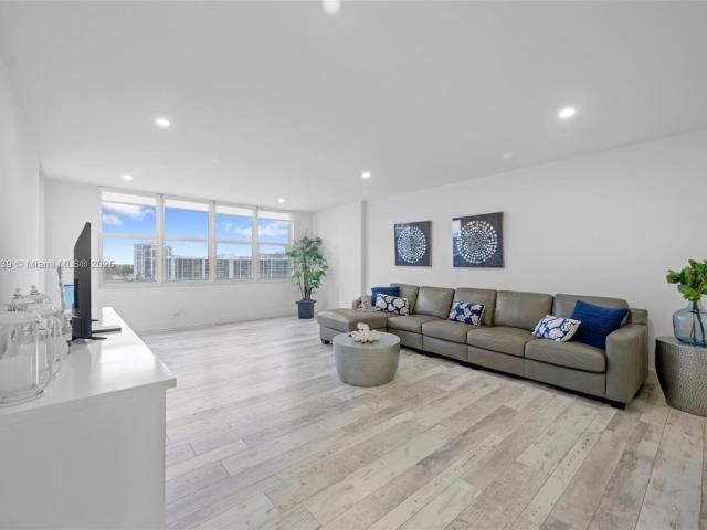 2 BR, 2 BA Apartment 3725 South Ocean Drive, Hollywood, FL 33019