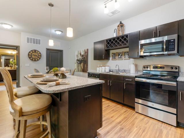 2 BR, 2 BA Apartment 3750 Moraine St Unit 06 104, Memphis, TN 38125