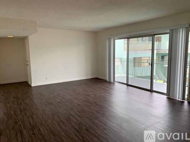 2 BR, 2 BA Apartment 3772 Lockland Dr, Unit 22, Los Angeles, CA 90008