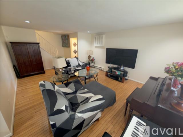 2 BR, 2 BA Apartment 37 Sherman Street, Unit b, Stamford, CT 06902