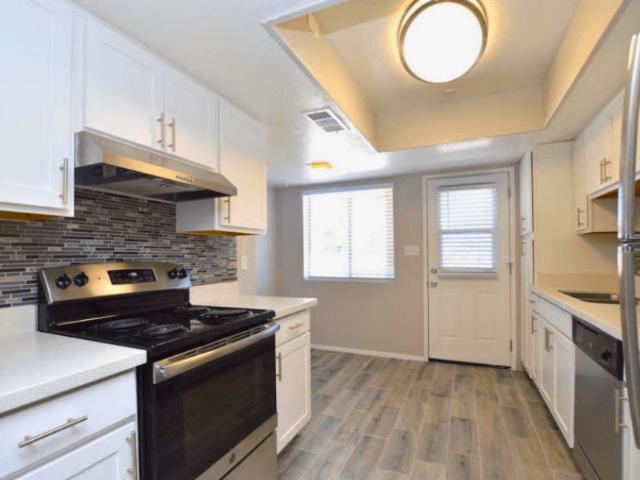 2 BR, 2 BA Apartment 3818 E Earll Dr Unit 107, Phoenix, AZ 85018