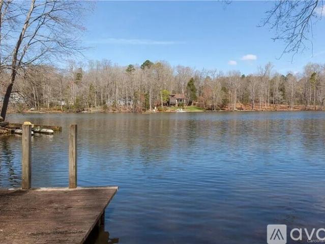 2 BR, 2 BA Apartment 3821 Eagle Lake Drive, Charlotte, NC 28217