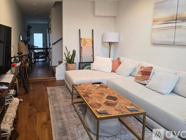 2 BR, 2 BA Apartment 3858 22nd Avenue Southwest, Seattle, WA 98106