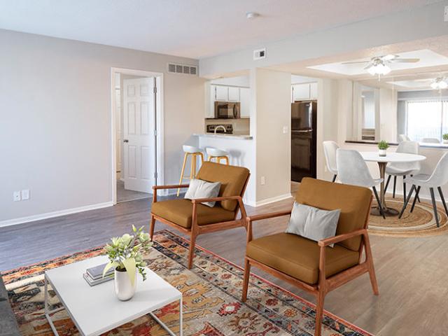 2 BR, 2 BA Apartment 3861 Woodland Avenue Unit 1211, West Des Moines, IA 50266