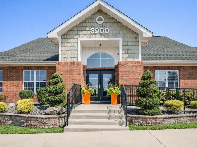 2 BR, 2 BA Apartment 3900 Armstrong Court Unit 3907 02, Jeffersonville, IN 47130