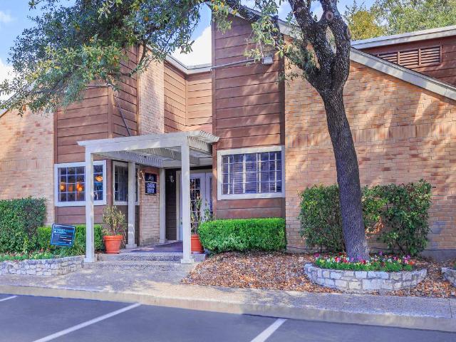 2 BR, 2 BA Apartment 3935 Thousand Oaks Dr Unit 901, San Antonio, TX 78217