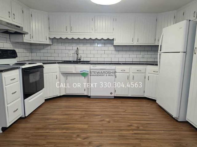 2 BR, 2 BA Apartment 3939 Market Ave N, Canton, OH 44714