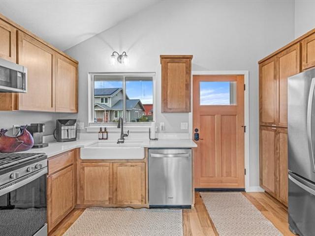 2 BR, 2 BA Apartment 303 Gangnes Drive, Talent, OR 97540