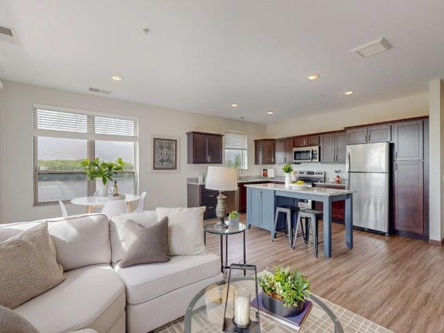 2 BR, 2 BA Apartment 3000 North Chestnut Street Unit 432, Chaska, MN 55318