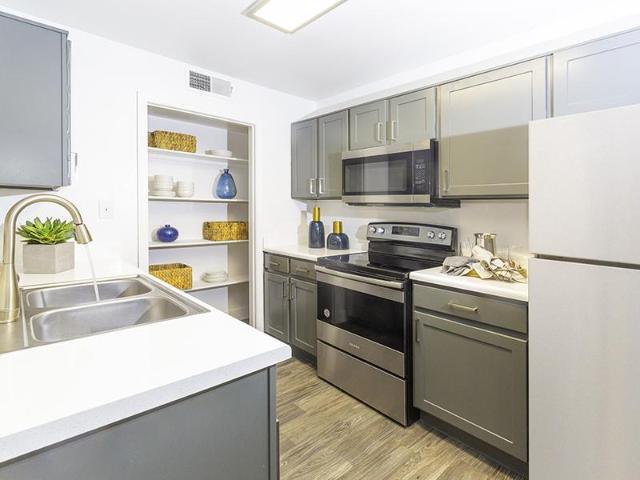 2 BR, 2 BA Apartment 3010 W Yorkshire Dr Unit 01 3058, Phoenix, AZ 85027