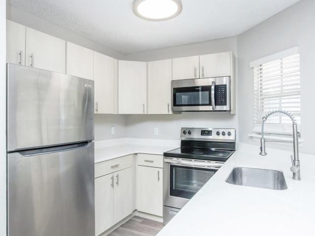 2 BR, 2 BA Apartment 3024 N Powers Dr Unit 174, Orlando, FL 32818