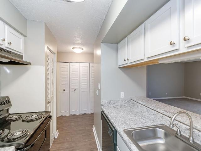 2 BR, 2 BA Apartment 3030 Pebble Point Drive Unit 75221D, Indianapolis, IN 46214