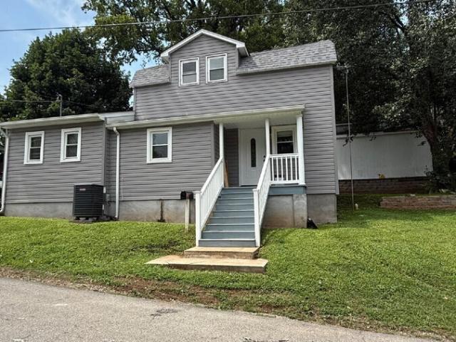 2 BR, 2 BA Apartment 305 16th St SE, Roanoke, VA 24013